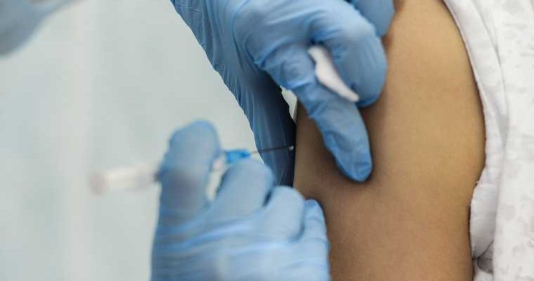Стало известно состояние испытателей вакцины от коронавируса