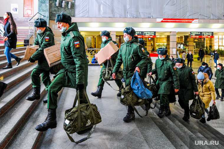 Дезинфекция и проверка масочного режима на железнодорожном вокзале. Челябинск