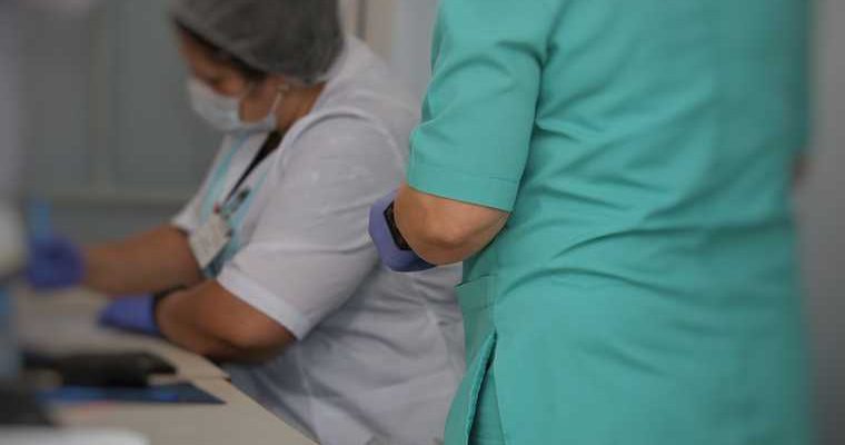 Пермским больницам из-за CОVID не хватает врачей и медсестер