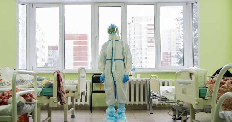 В ковидном госпитале Екатеринбурга ждут наплыва больных. Фоторепортаж из «красной зоны»