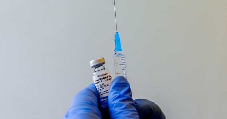 Под вакцинацию от коронавируса в ЯНАО попали три профессии